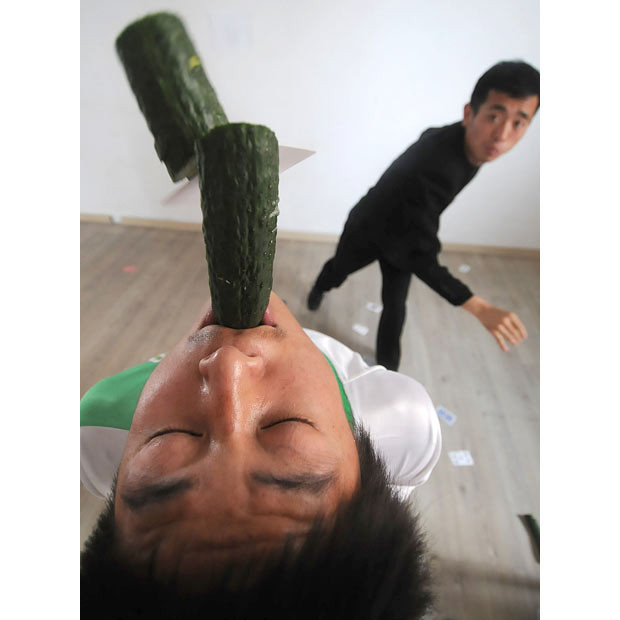 Bai Dengchun throws playing cards like they were knives, cutting through a cucumber held in a man’s mouth. The 23-year-old from Qingdao in northern China’s Shandong Province can throw a card so that it slices through a cucumber, bursts balloons or breaks eggs...