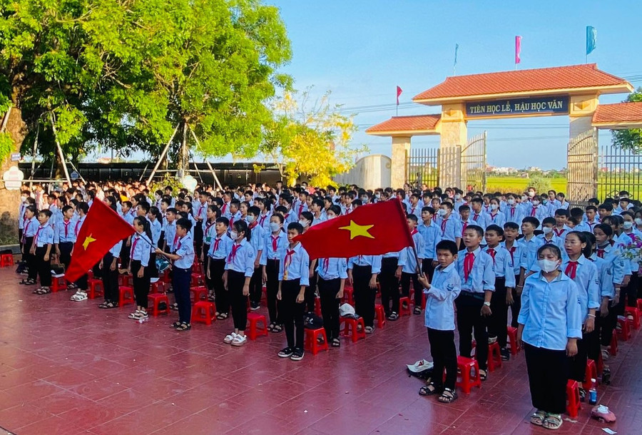Niềm vui của học sinh trong lễ khai giảng ở Trường chuẩn Quốc gia mức độ II, xã nông thôn mới nâng cao Hải Xuân.