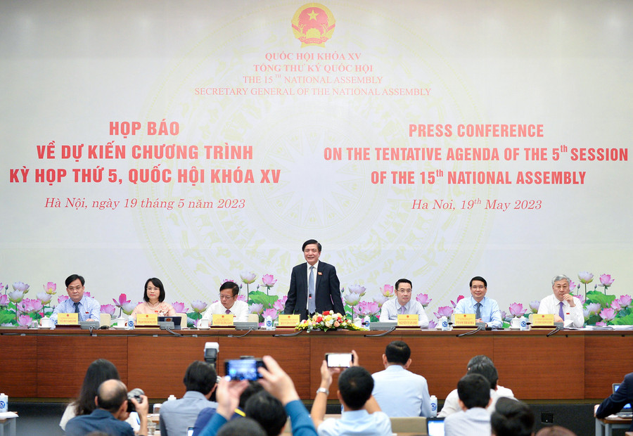 Tổng Thư ký Quốc hội, Chủ nhiệm Văn phòng Quốc hội Bùi Văn Cường chủ trì buổi họp báo. Tổng Thư ký Quốc hội, Chủ nhiệm Văn phòng Quốc hội Bùi Văn Cường chủ trì buổi họp báo.