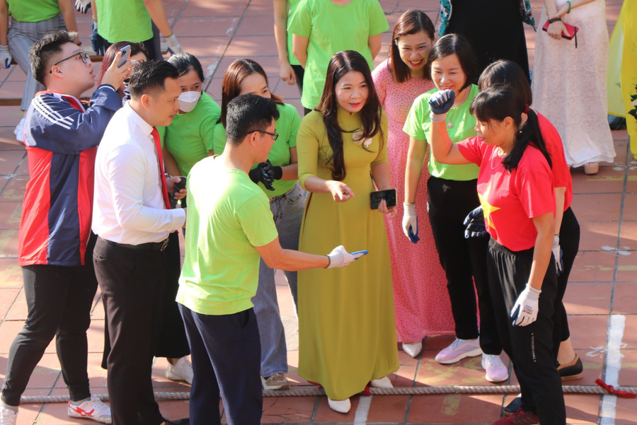 Giáo dục đạo đức, lối sống cho học sinh là dạy các em hoài bão và nghị lực vươn lên trong cuộc sống. Giáo dục đạo đức, lối sống cho học sinh là dạy các em hoài bão và nghị lực vươn lên trong cuộc sống.