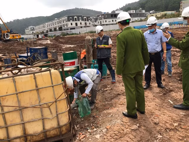 Cơ quan chức năng kiểm tra tại dự án đầu tư xây dựng chung cư thương mại giá rẻ và nhà ở liền kề thấp tầng khu du dịch vụ hậu cần cảng Cái Lân.