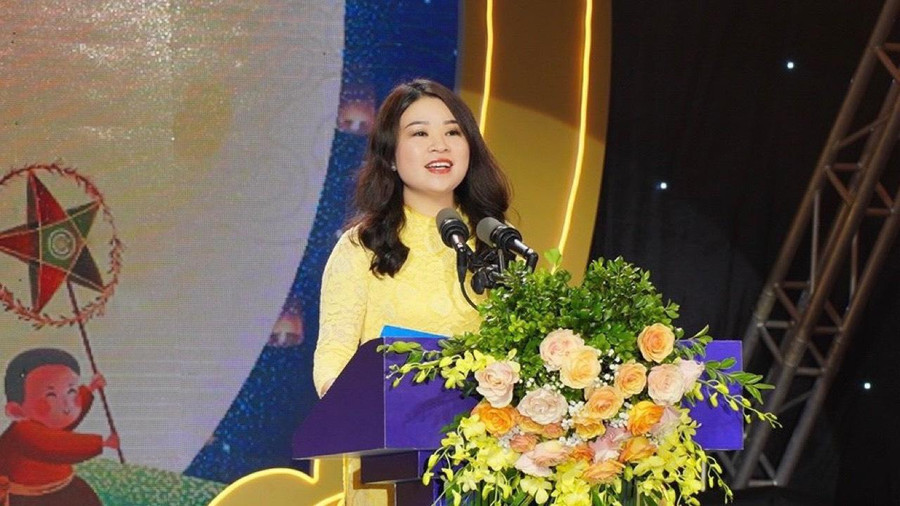 Bà Chu Hồng Minh - Thành ủy viên, Bí thư Thành đoàn Hà Nội phát biểu tại chương trình.