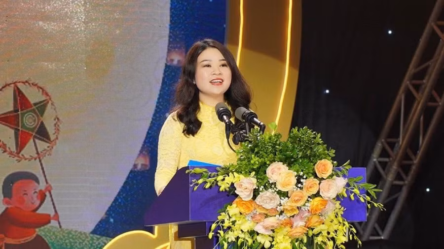 Bà Chu Hồng Minh - Thành ủy viên, Bí thư Thành đoàn Hà Nội phát biểu tại chương trình.