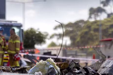 Hien truong vu may bay lao vao trung tam mua sam o Australia - Anh 10