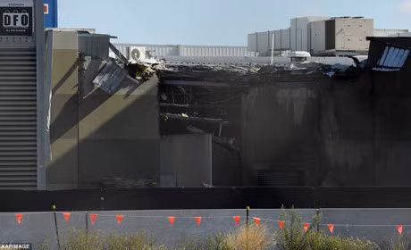 Hien truong vu may bay lao vao trung tam mua sam o Australia - Anh 9