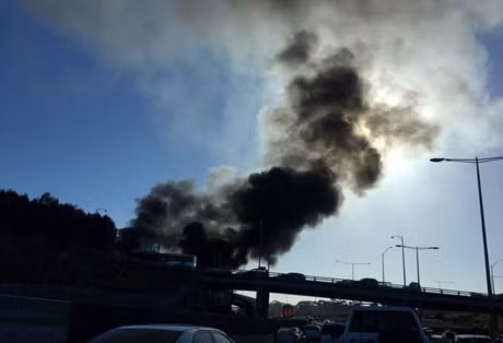 Hien truong vu may bay lao vao trung tam mua sam o Australia - Anh 8