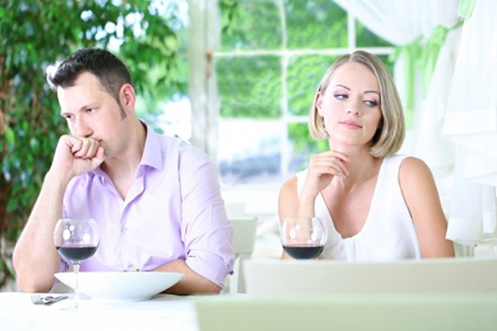 "Cười ra nước mắt" với những tin nhắn của người cũ