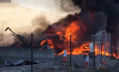 Hien truong vu may bay lao vao trung tam mua sam o Australia - Anh 2