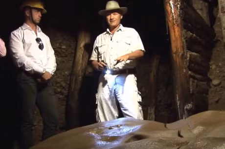 Kim tu thap bi an Bosnia dung lien lac ngoai hanh tinh? - Anh 2