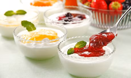 10 mon ket hop voi sua chua nen co trong thuc don an dam cua tre tren 6 thang tuoi - Anh 1