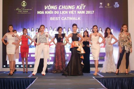 Võ Hoàng Yến mặc gợi cảm đi chấm thi - Ảnh 9 Vo Hoang Yen mac goi cam di cham thi - Anh 9