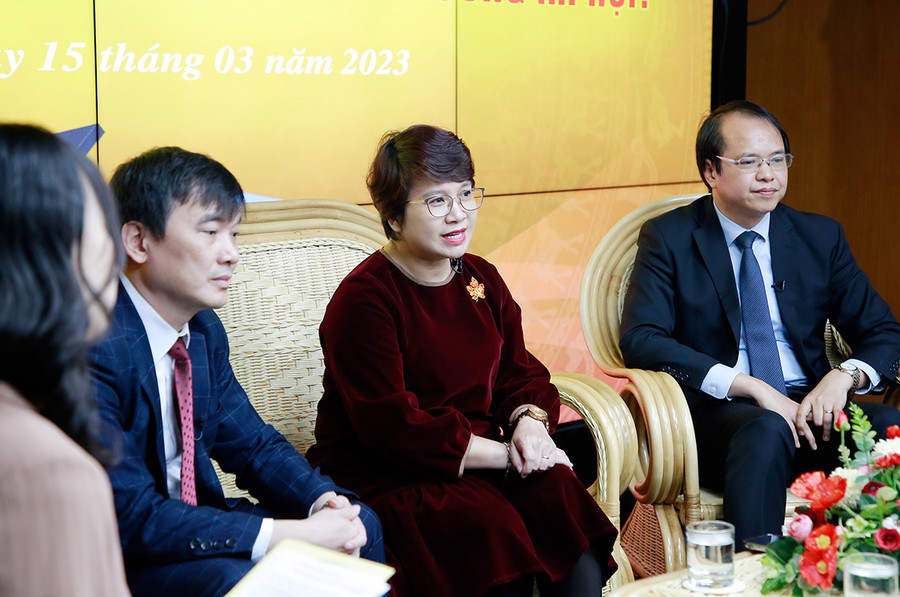 PGS.TS Nguyễn Thu Thuỷ, PGS.TS Nguyễn Phú Khánh - Phó Hiệu trưởng trường ĐH Phenikaa (ngoài cùng bên phải) tại Chương trình giao lưu trực tuyến về tư vấn tuyển sinh. PGS.TS Nguyễn Thu Thuỷ, PGS.TS Nguyễn Phú Khánh - Phó Hiệu trưởng trường ĐH Phenikaa (ngoài cùng bên phải) tại Chương trình giao lưu trực tuyến về tư vấn tuyển sinh.