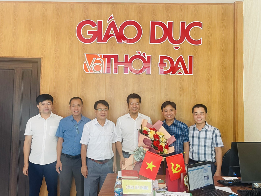 UBND huyện Đức Thọ chúc mừng Văn phòng báo GD&TĐ nhân ngày Báo chí CMVN. UBND huyện Đức Thọ chúc mừng Văn phòng báo GD&TĐ nhân ngày Báo chí CMVN.