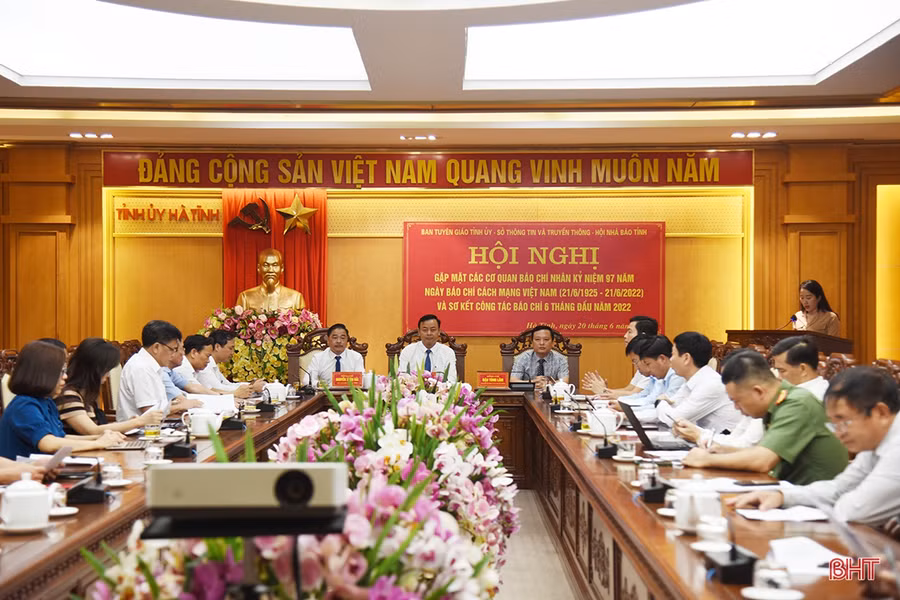 Ban Tuyên giáo Tỉnh ủy, Sở TT&amp;TT và Hội Nhà báo Hà Tĩnh tổ chức hội nghị gặp mặt các cơ quan báo chí nhân Kỷ niệm 97 năm Ngày Báo chí Cách mạng Việt Nam. (Ảnh: Báo Hà Tĩnh).