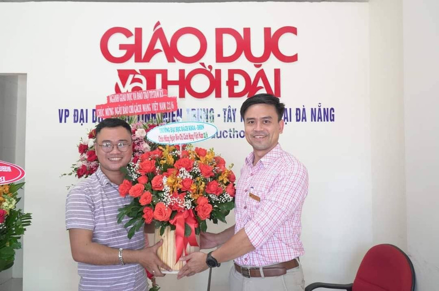 Trường ĐH Bách khoa Đà Nẵng chúc mừng báo GD&TĐ. Trường ĐH Bách khoa Đà Nẵng chúc mừng báo GD&TĐ.