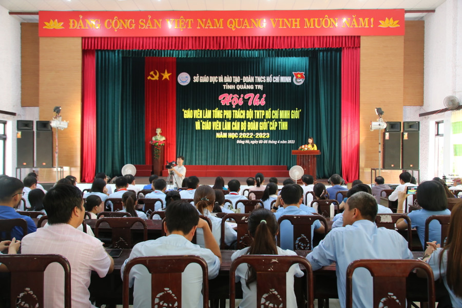 Hội thi giáo viên làm cán bộ Đoàn, Đội giỏi khép tại, Ban tổ chức đã khen thưởng 17 cá nhân xuất sắc. Hội thi giáo viên làm cán bộ Đoàn, Đội giỏi khép tại, Ban tổ chức đã khen thưởng 17 cá nhân xuất sắc.