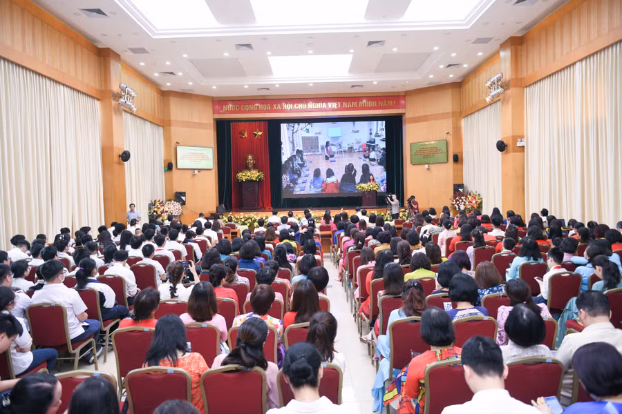 Toàn cảnh buổi lễ tuyên dương.