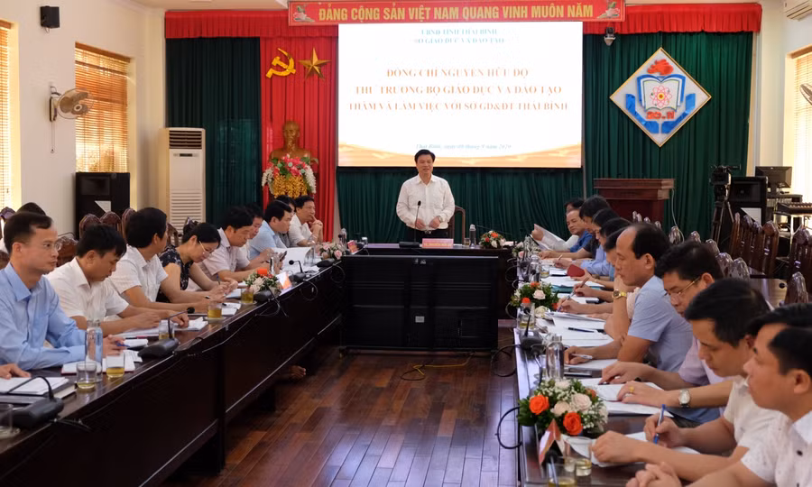 Thứ trưởng Nguyễn Hữu Độ phát biểu tại buổi làm việc với Sở GD&amp;ĐT Thái Bình