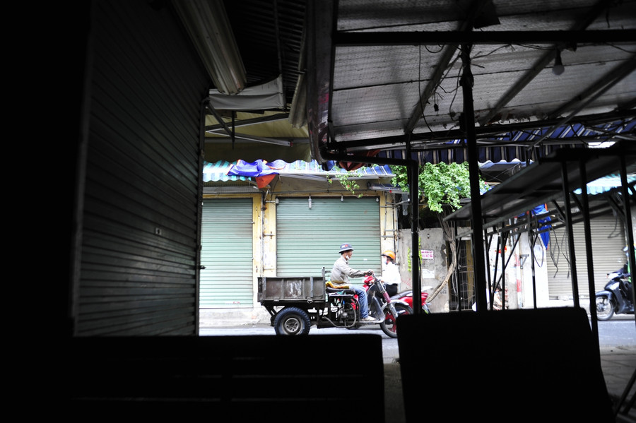 Cảnh "vườn không nhà trống" ở khu chợ sinh viên nổi tiếng nhất Thủ đô ảnh 4