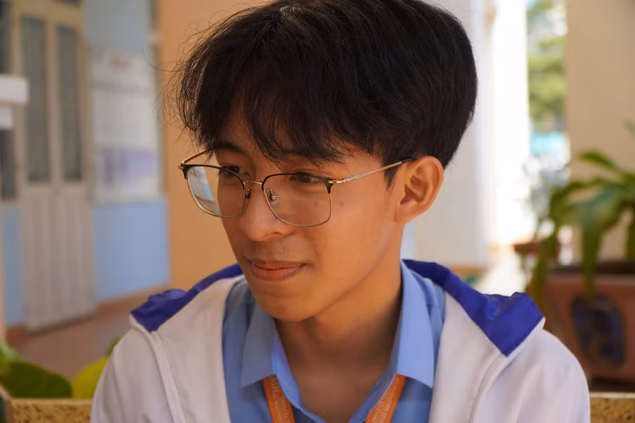 Phạm Trần Tuấn Anh (lớp 12C3A, trường THPT Chuyên Hùng Vương) xuất sắc mang về giải nhất môn Văn cho tỉnh Gia Lai.