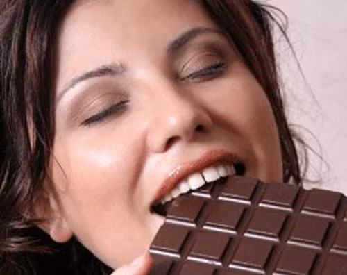 Ăn sô-cô-la sẽ có cảm giác khoan khoái dễ chịu