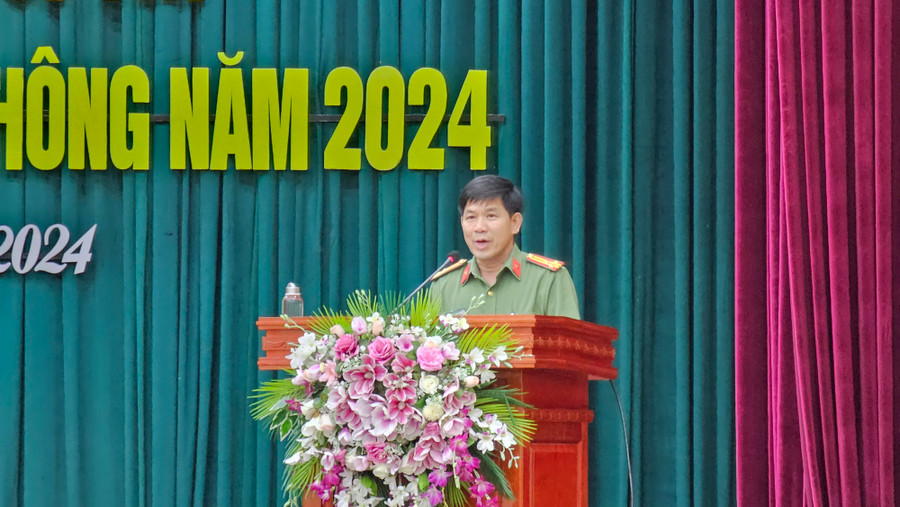 Đại diện Phòng PA03 Công an tỉnh cũng trao đổi các biện pháp đảm bảo an ninh, an toàn trong kỳ thi.