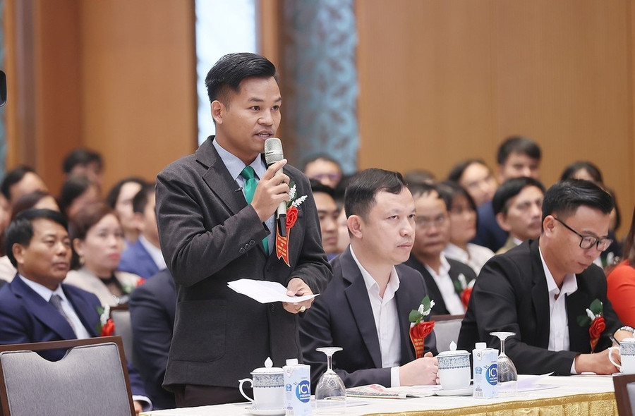 Đại diện nông dân phát biểu. (Ảnh: Dương Giang/TTXVN) Đại diện nông dân phát biểu. (Ảnh: Dương Giang/TTXVN)