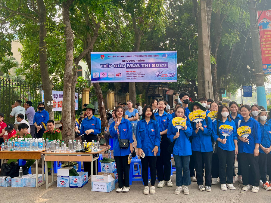 Chương trình tiếp sức mùa thi của Đoàn Thanh niên huyện Sóc Sơn đồng hành cùng thí sinh.
