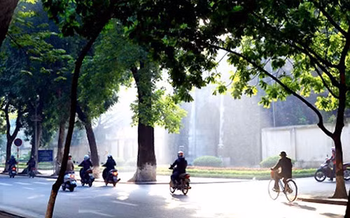 Miền Bắc ngày nắng, đêm trở lanh. Các tỉnh từ Đà Nẵng trở vào một vài nơi xuất hiện mưa dông, trong cơn dông đề phòng có tố lốc. Ảnh minh họa.