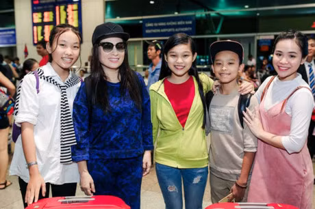 Chuyen showbiz: Ho Ngoc Ha vi tay chan minh long khong nhu... duoi uoi - Anh 4