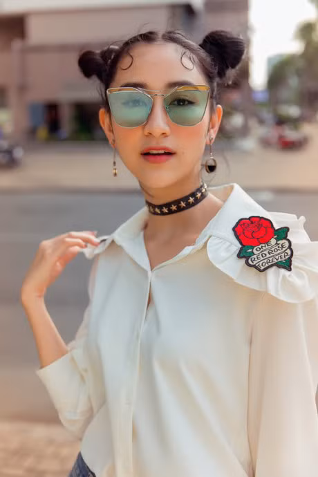 Gai dep xu Hue goi y style sooc ngan thay cho ao dai thuy mi - Anh 8