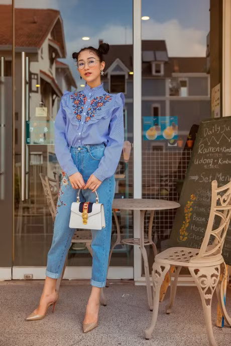 Gai dep xu Hue goi y style sooc ngan thay cho ao dai thuy mi - Anh 4