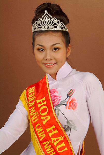 Ảnh hiếm của Thanh Hằng lúc đăng quang Miss Photo 2002 - Ảnh 2 Anh hiem cua Thanh Hang luc dang quang Miss Photo 2002 - Anh 2