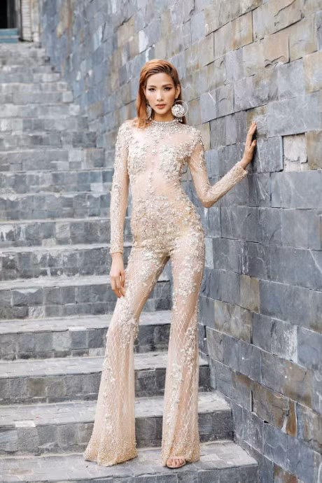 Sau ao long nua ty, Hoang Thuy tiep tuc lo dien voi set do dinh ngoc trai cua Do Long - Anh 2