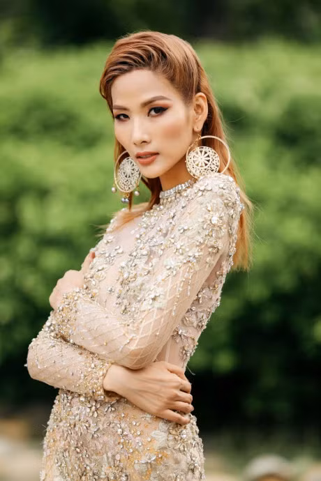 Sau ao long nua ty, Hoang Thuy tiep tuc lo dien voi set do dinh ngoc trai cua Do Long - Anh 4