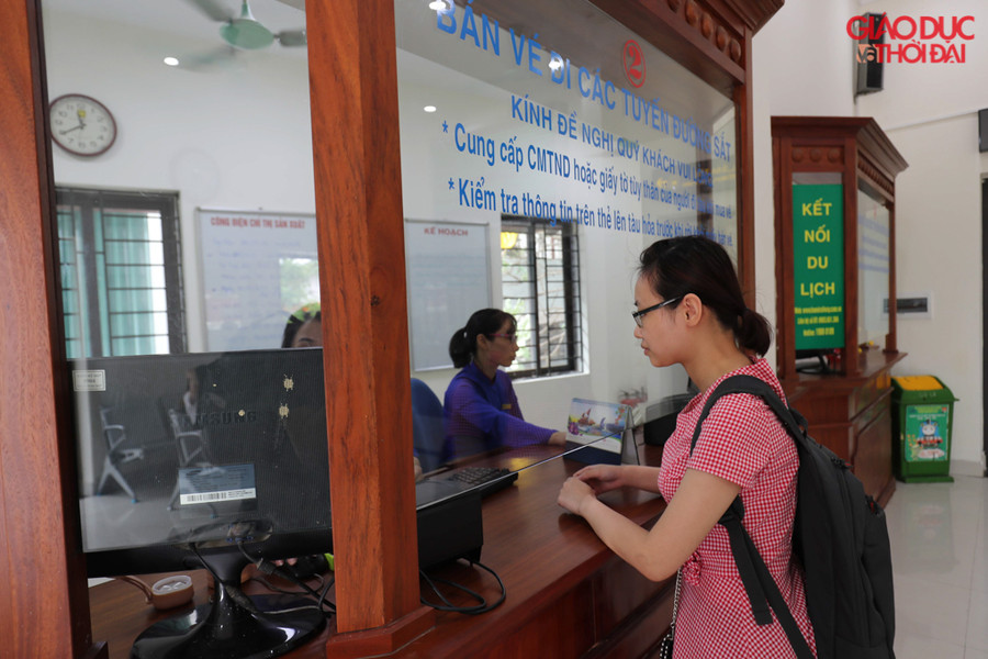 Cùng với cải tạo kiến trúc, hệ thống biển báo chỉ dẫn, các thiết bị phục vụ hành khách cũng được đầu tư mới.