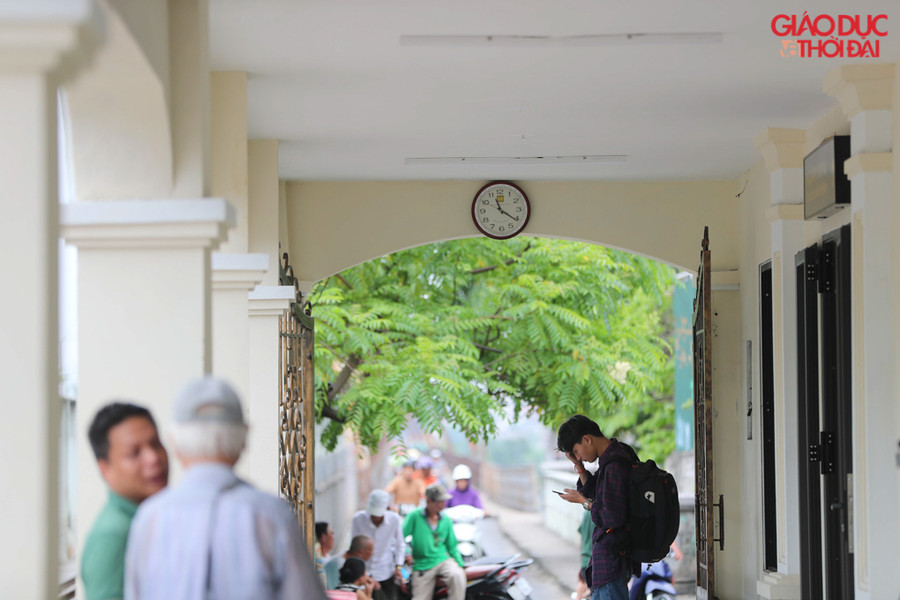 Nhiều người dân sau khi thấy diễn mạo mới của Ga Long Biên đã rất ủng hộ đợt cải tạo này, vì kiến trúc mới khá tương đồng với cảnh quan chung.