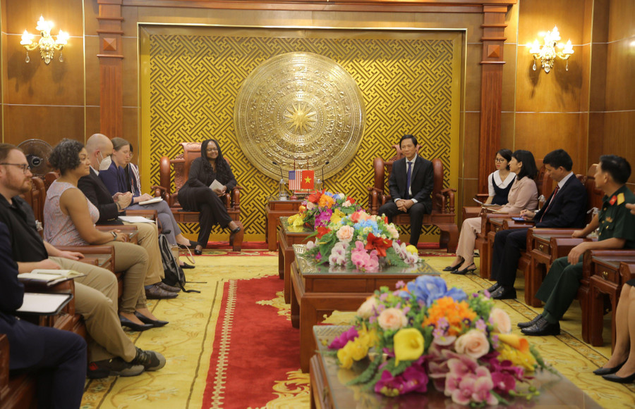 Thứ trưởng Bộ Ngoại giao Hoa Kỳ làm việc với lãnh đạo tỉnh Quảng Trị.