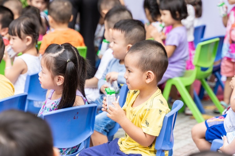 Hộp giấy Tetra Pak giúp bảo quản đầy đủ chất dinh dưỡng cho sữa bé uống mỗi ngày