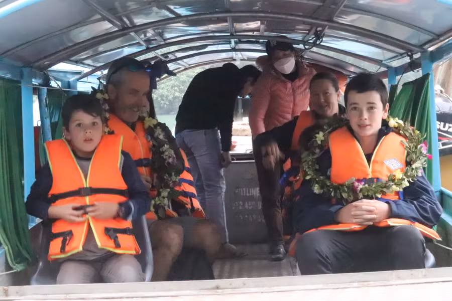 Di sản thiên nhiên thế giới Phong Nha - Kẻ Bàng đón nhiều du khách đến tham quan ngày đầu năm mới, tạo ra tín hiệu tích cực đối với du lịch.