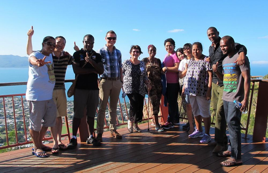 TS Lê Xuân Trường giao lưu cùng du học sinh quốc tế Học bổng AAS tại Đại học James Cook. Ảnh: NVCC