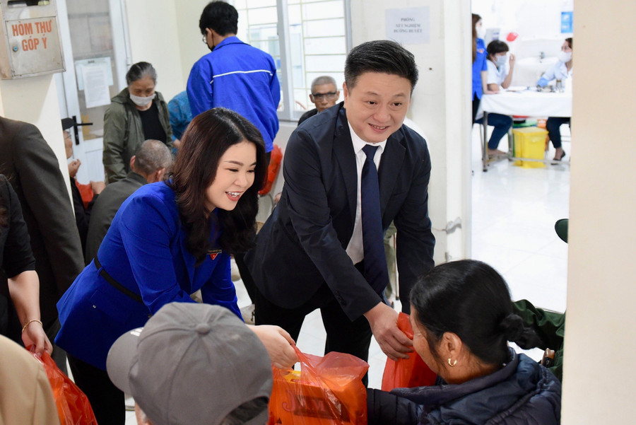 Tuổi trẻ Thủ đô tư vấn, khám sức khỏe, cấp phát thuốc miễn phí cho cựu TNXP có hoàn cảnh khó khăn trên địa bàn huyện Thanh Oai.