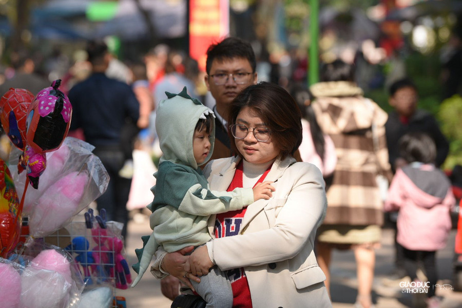 Các bạn nhỏ rất hào hứng khi đến nơi đây để tận mắt nhìn thấy những con vật mà bình thường chỉ được xem trên tivi. Các bạn nhỏ rất hào hứng khi đến nơi đây để tận mắt nhìn thấy những con vật mà bình thường chỉ được xem trên tivi.