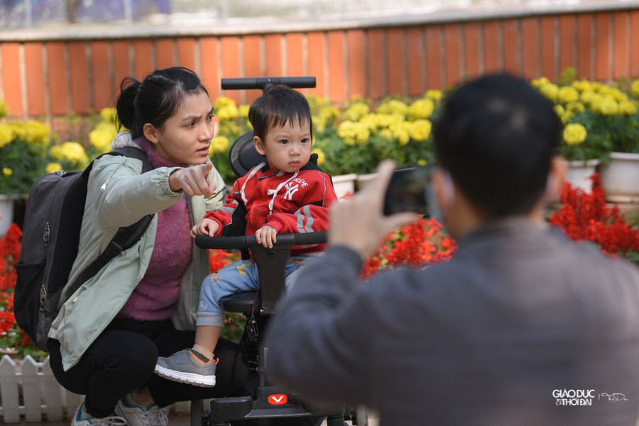 Các bạn nhỏ rất hào hứng khi đến nơi đây để tận mắt nhìn thấy những con vật mà bình thường chỉ được xem trên tivi. Các bạn nhỏ rất hào hứng khi đến nơi đây để tận mắt nhìn thấy những con vật mà bình thường chỉ được xem trên tivi.