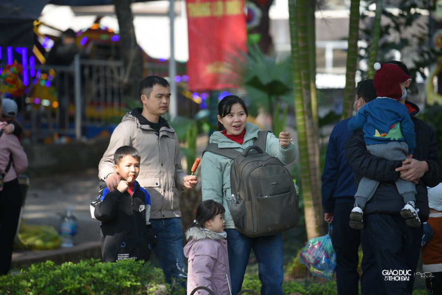 Các bạn nhỏ rất hào hứng khi đến nơi đây để tận mắt nhìn thấy những con vật mà bình thường chỉ được xem trên tivi. Các bạn nhỏ rất hào hứng khi đến nơi đây để tận mắt nhìn thấy những con vật mà bình thường chỉ được xem trên tivi.