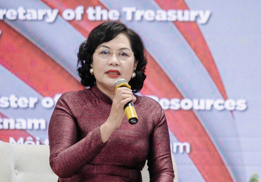 Thống đốc Ngân hàng Nhà nước Việt Nam - Nguyễn Thị Hồng phát biểu tại Hội nghị. Thống đốc Ngân hàng Nhà nước Việt Nam - Nguyễn Thị Hồng phát biểu tại Hội nghị.