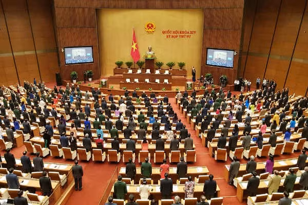 Chiều nay, Quốc hội biểu quyết thông qua Nghị quyết điều chỉnh lộ trình thực hiện Nghị quyết số 88/2014/QH13 ngày 28/11/2014 của Quốc hội về đổi mới chương trình, sách giáo khoa giáo dục phổ thông.