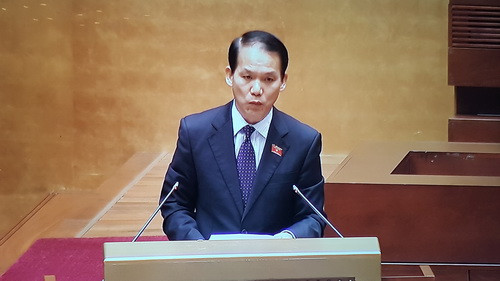 Phó Tổng Thư ký Quốc hội Hoàng Thanh Tùng trình bày dự thảo Nghị quyết điều chỉnh lộ trình thực hiện Nghị quyết số 88/2014/QH13 ngày 28/11/2014 của Quốc hội về đổi mới chương trình, sách giáo khoa giáo dục phổ thông Phó Tổng Thư ký Quốc hội Hoàng Thanh Tùng trình bày dự thảo Nghị quyết điều chỉnh lộ trình thực hiện Nghị quyết số 88/2014/QH13 ngày 28/11/2014 của Quốc hội về đổi mới chương trình, sách giáo khoa giáo dục phổ thông