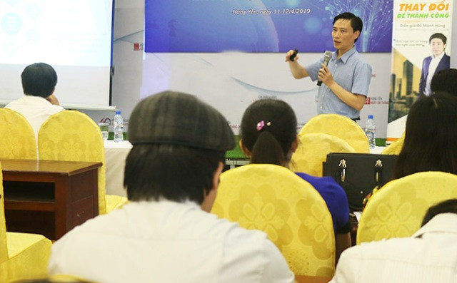 Ông Bùi Tiến Dũng - Vụ Giáo dục Chính trị & Công tác HSSV. Ông Bùi Tiến Dũng - Vụ Giáo dục Chính trị & Công tác HSSV.