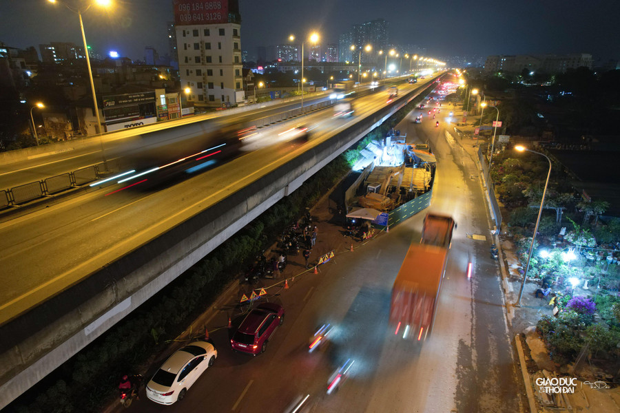 Sau nhiều phản ánh liên quan đến việc thi công dự án hệ thống xử lý nước thải Yên Xá TP Hà Nội gây ùn tắc giao thông nhiều ngày qua tại đường Nguyễn Xiển.